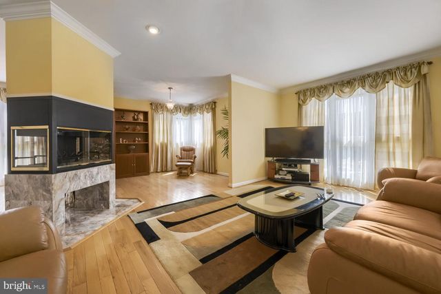 17 STABLEMERE CT, Baltimore, MD 21209