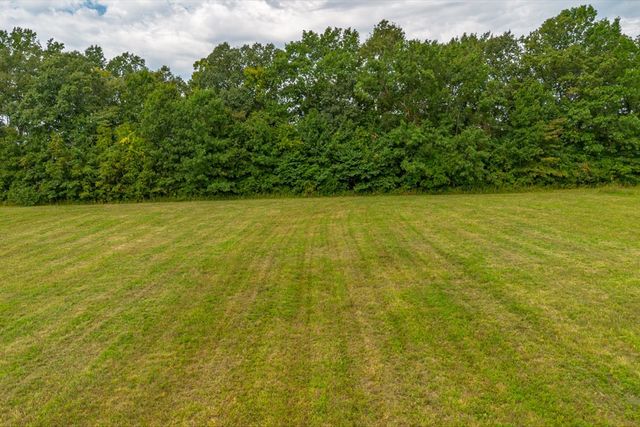 1033 Veterans Dr, Lewisburg, TN 37091