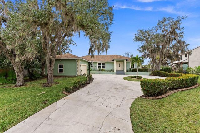 2351 Sweetwater Drive, Fort Pierce, FL 34981