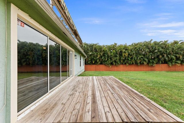 2351 Sweetwater Drive, Fort Pierce, FL 34981