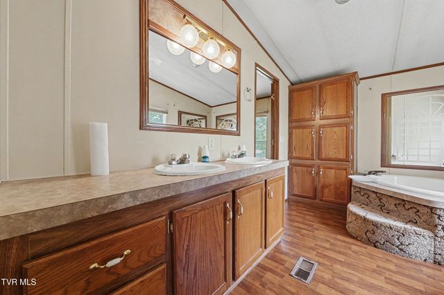 3810 West Allens Bridge Road, Greeneville, TN 37743