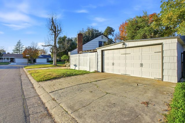 3801 Woodcrest Rd, Sacramento, CA 95821