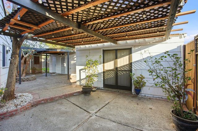 3801 Woodcrest Rd, Sacramento, CA 95821