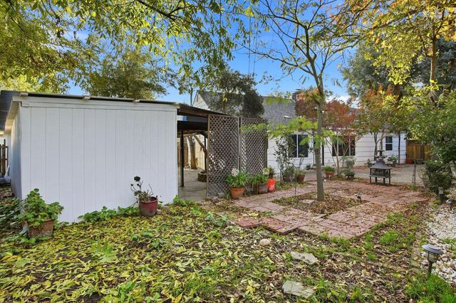 3801 Woodcrest Rd, Sacramento, CA 95821