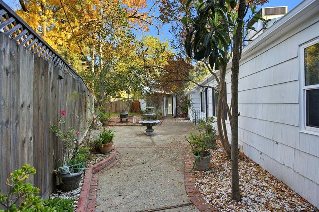 3801 Woodcrest Rd, Sacramento, CA 95821