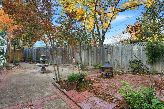 3801 Woodcrest Rd, Sacramento, CA 95821