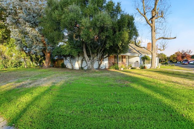 3801 Woodcrest Rd, Sacramento, CA 95821