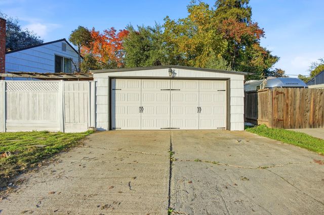 3801 Woodcrest Rd, Sacramento, CA 95821