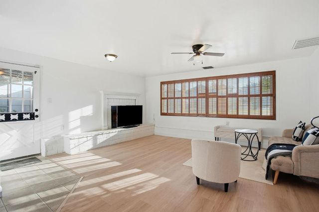 3801 Woodcrest Rd, Sacramento, CA 95821