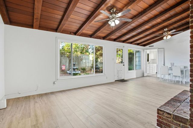 3801 Woodcrest Rd, Sacramento, CA 95821