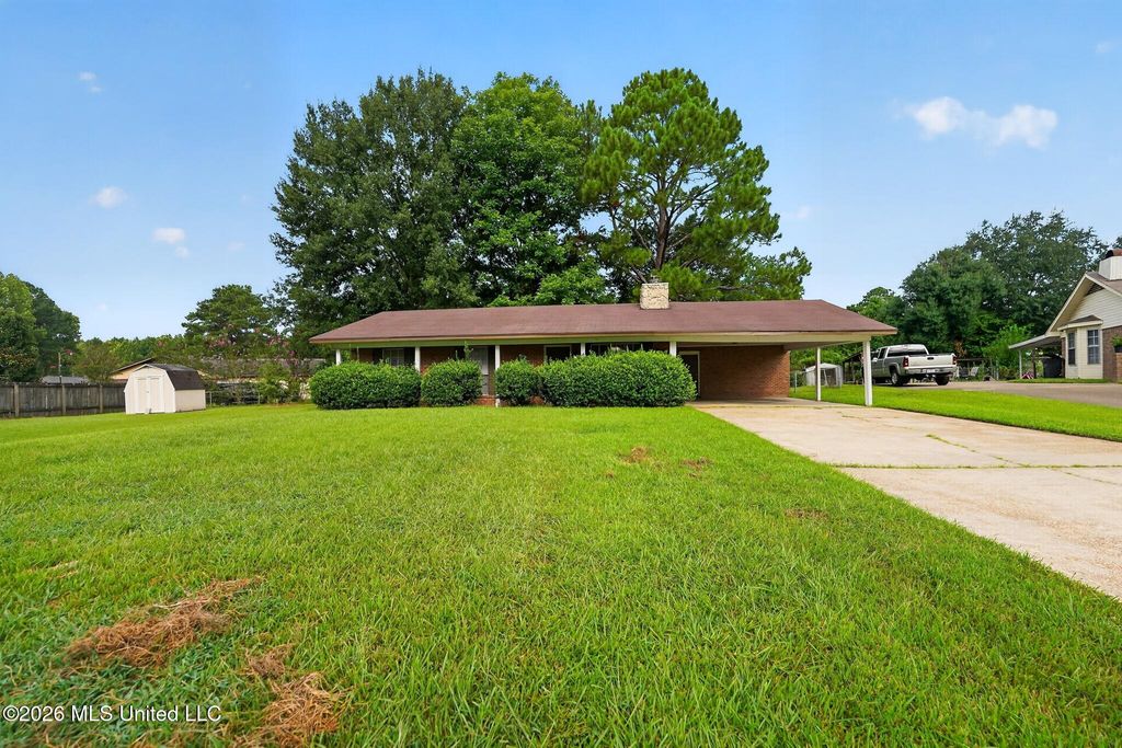 117 White Oak Court, Jackson, MS 39212