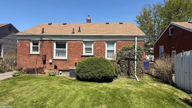 16452 Rosemary Avenue, Fraser, MI 48026