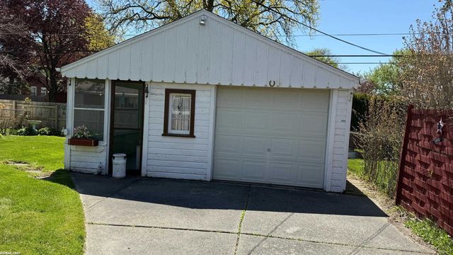 16452 Rosemary Avenue, Fraser, MI 48026