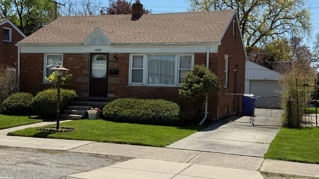 16452 Rosemary Avenue, Fraser, MI 48026