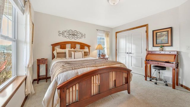 436 Maple Leaf COURT, Manitowoc, WI 54220