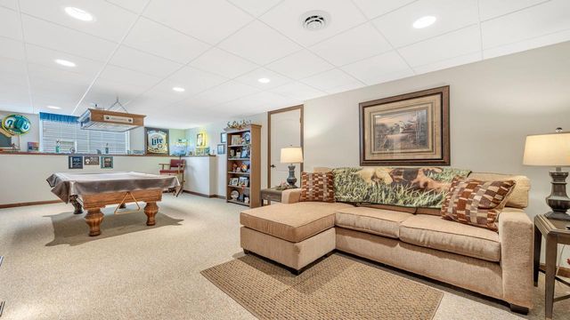 436 Maple Leaf COURT, Manitowoc, WI 54220