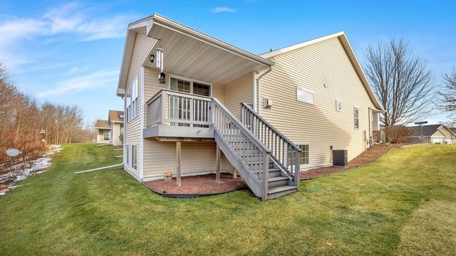 436 Maple Leaf COURT, Manitowoc, WI 54220