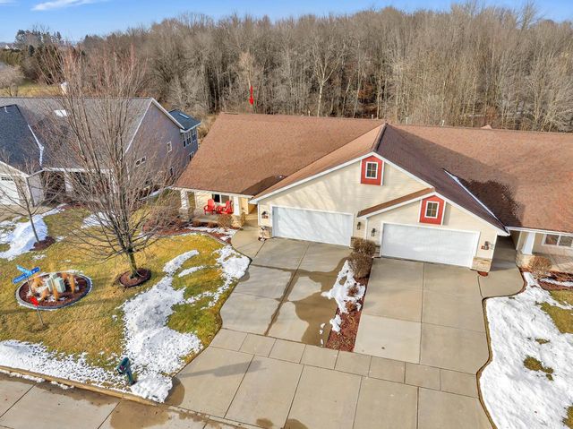 436 Maple Leaf COURT, Manitowoc, WI 54220