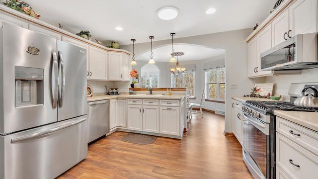 436 Maple Leaf COURT, Manitowoc, WI 54220