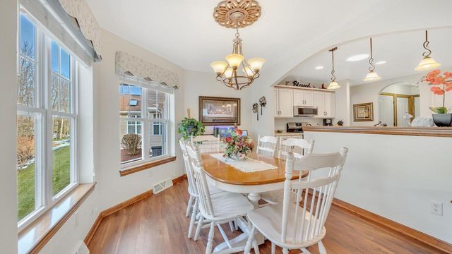 436 Maple Leaf COURT, Manitowoc, WI 54220