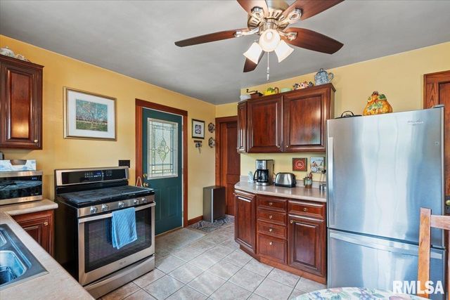 914 1ST Avenue, Hampton, IL 61256