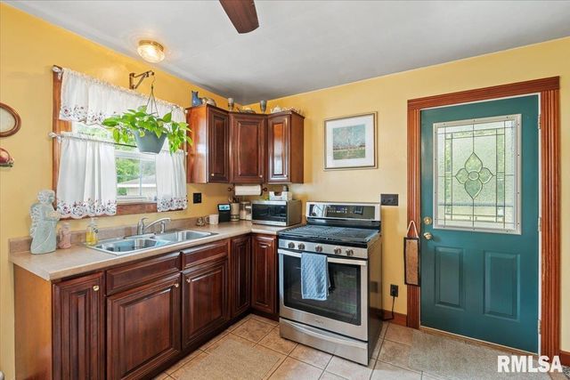 914 1ST Avenue, Hampton, IL 61256