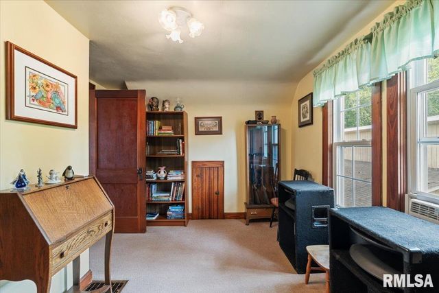 914 1ST Avenue, Hampton, IL 61256