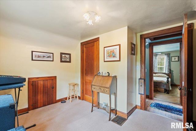 914 1ST Avenue, Hampton, IL 61256