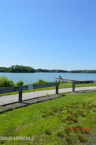 14 Homestead Lane, Roosevelt, NJ 08555