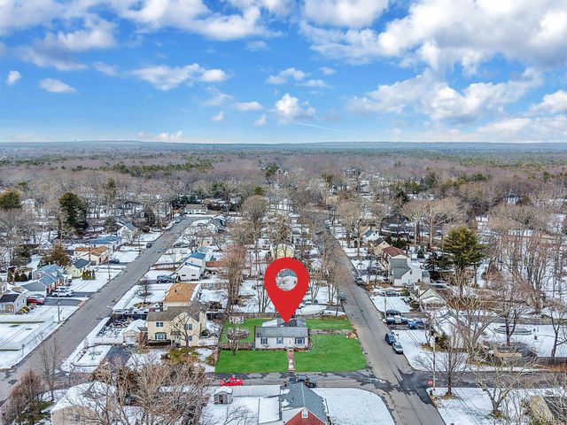 9 Maple Road, Middle Island, NY 11953