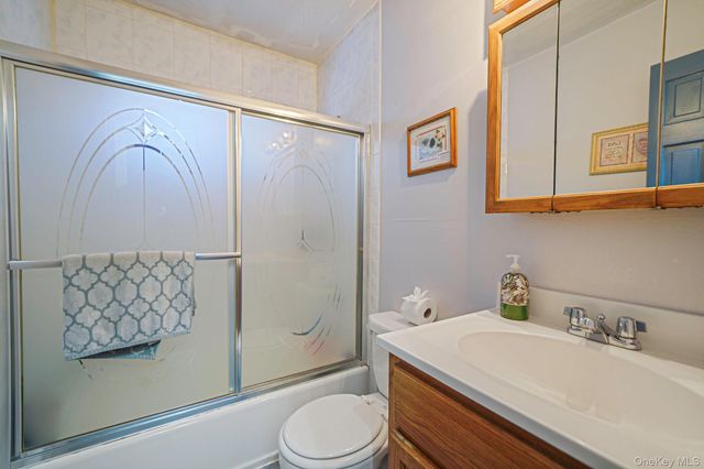 9 Maple Road, Middle Island, NY 11953