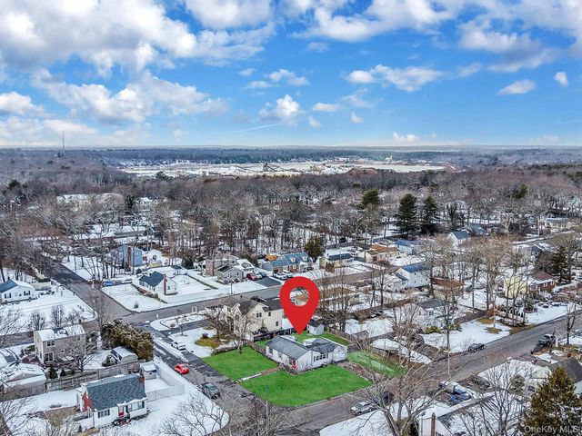 9 Maple Road, Middle Island, NY 11953