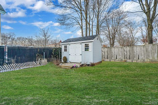 9 Maple Road, Middle Island, NY 11953