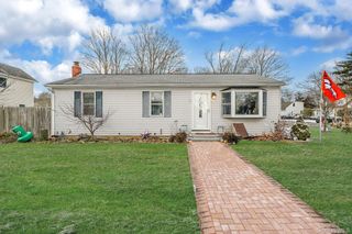 9 Maple Road, Middle Island, NY 11953