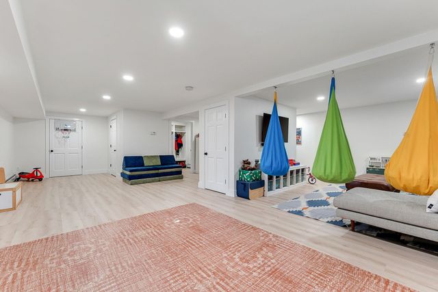 23 Vale Drive, South Burlington, VT 05403