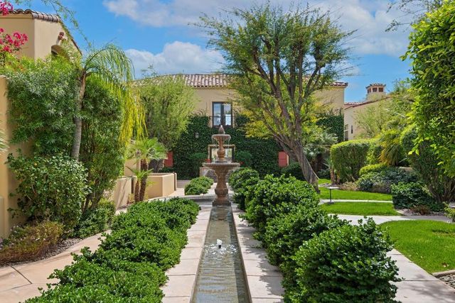 1018 Villorrio Drive N, Palm Springs, CA 92262