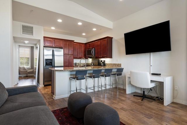 1018 Villorrio Drive N, Palm Springs, CA 92262