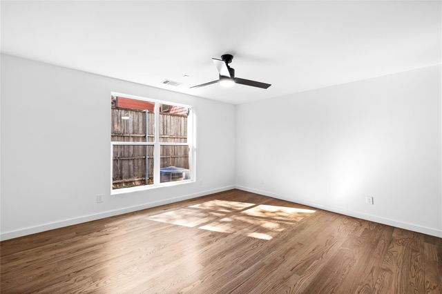 1529 Villars Street, Dallas, TX 75204
