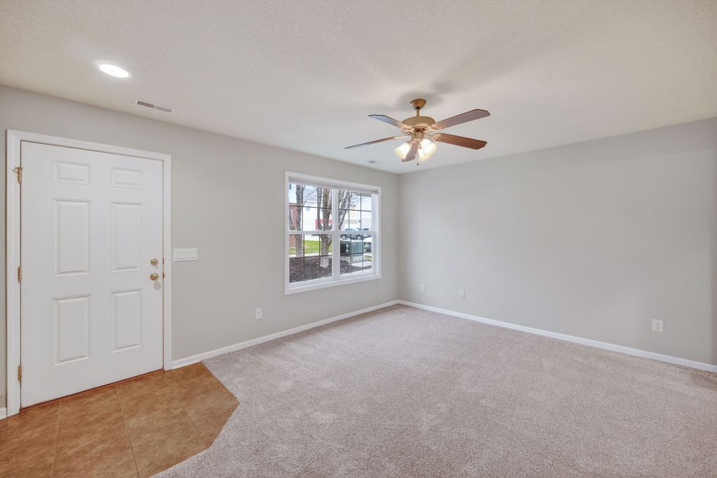 9125 Greenspire Drive 114, West Des Moines, IA 50266