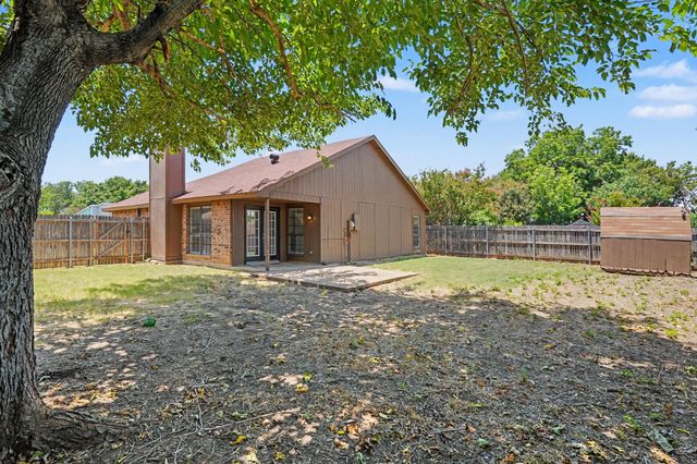 4245 Periwinkle Drive, Fort Worth, TX 76137