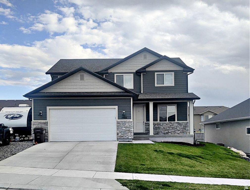 Image 1 of property listing at 1966 E BLUE SPRUCE RD, Eagle Mountain, UT 84005