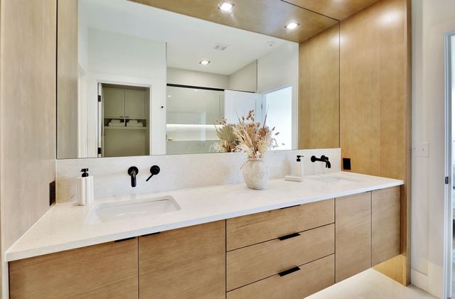 3239 N Bedford St, Wichita, KS 67226