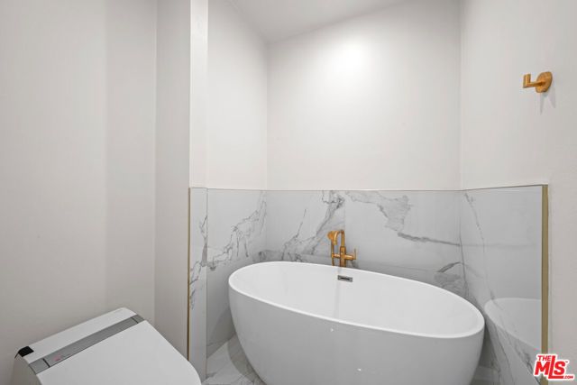 106 N Croft Avenue 301, Los Angeles, CA 90048