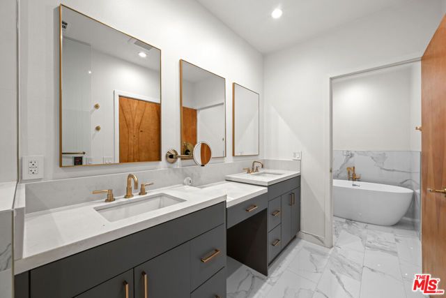 106 N Croft Avenue 301, Los Angeles, CA 90048
