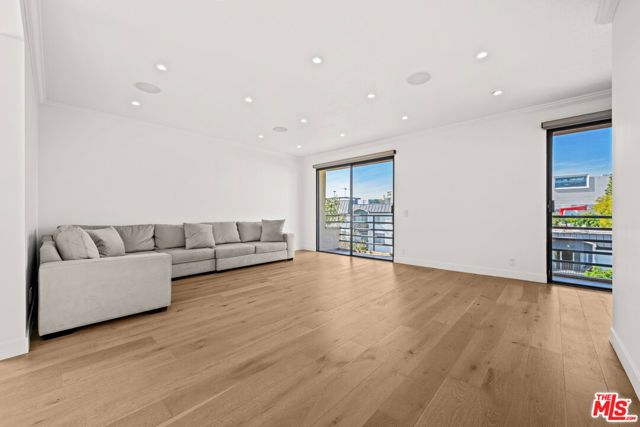 106 N Croft Avenue 301, Los Angeles, CA 90048
