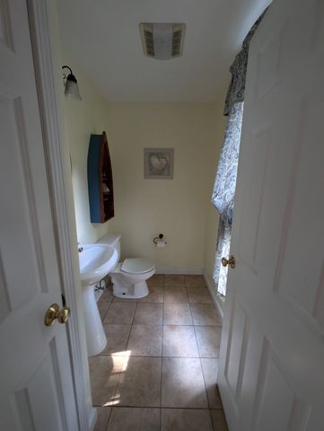 38 Lake St, Spencer, MA 01562