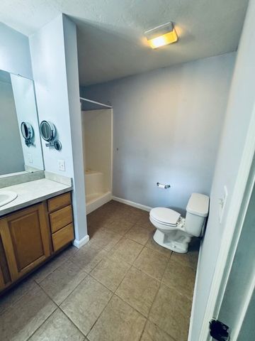38 Lake St, Spencer, MA 01562