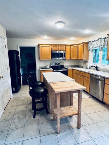 38 Lake St, Spencer, MA 01562