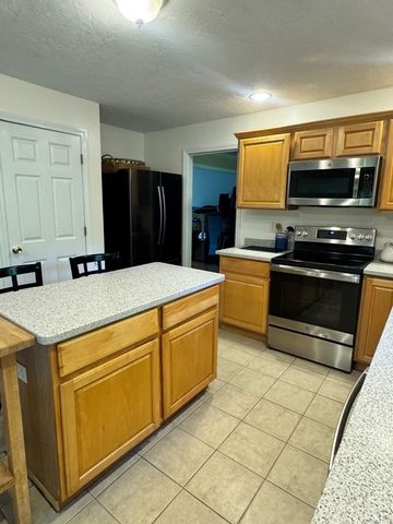 38 Lake St, Spencer, MA 01562