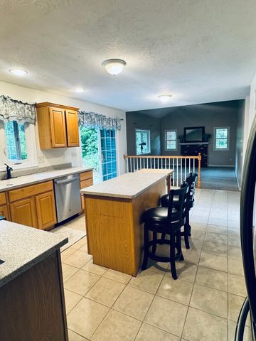 38 Lake St, Spencer, MA 01562